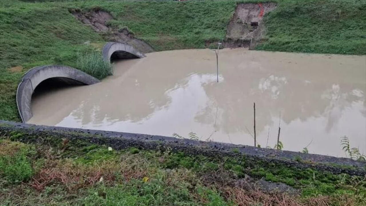 Quel che viene a galla dall’alluvione.